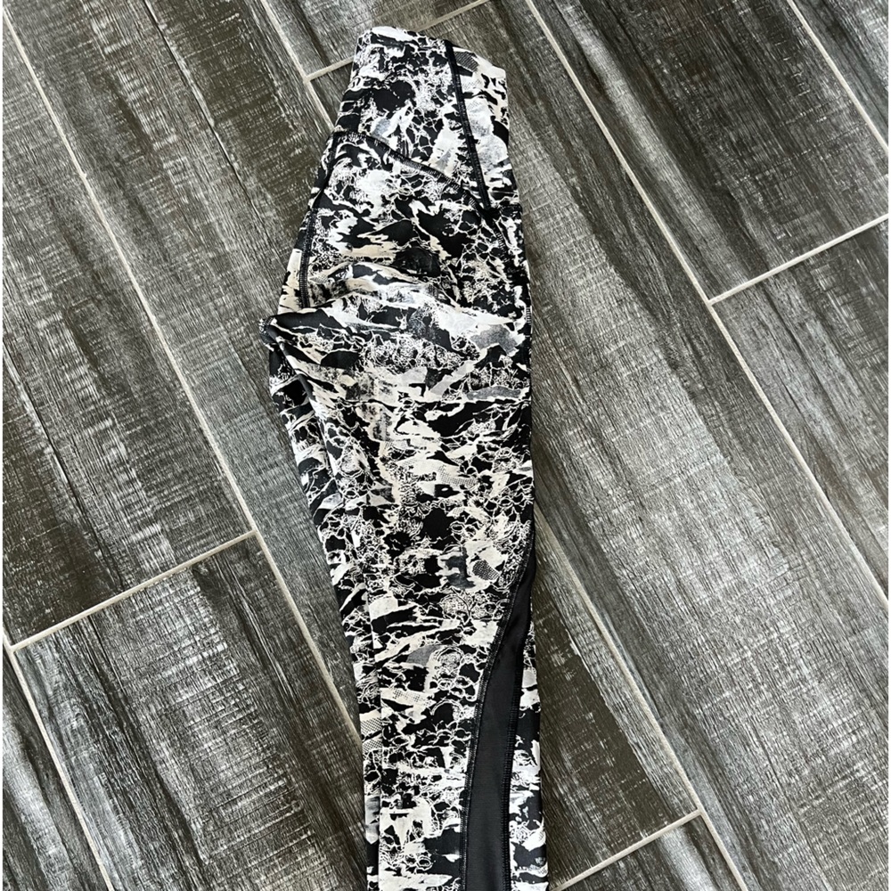 Lululemon printed mesh panel legging
